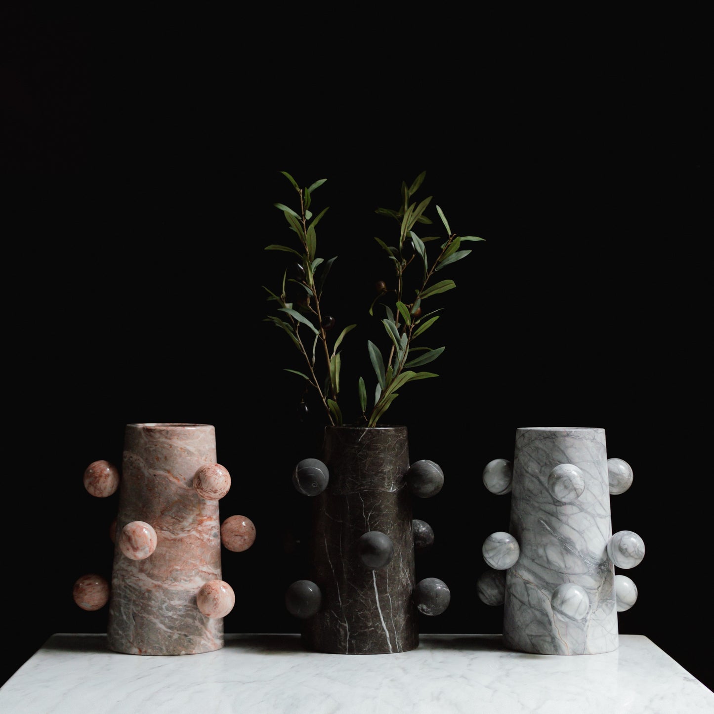 Alma Nueva Vase - Black