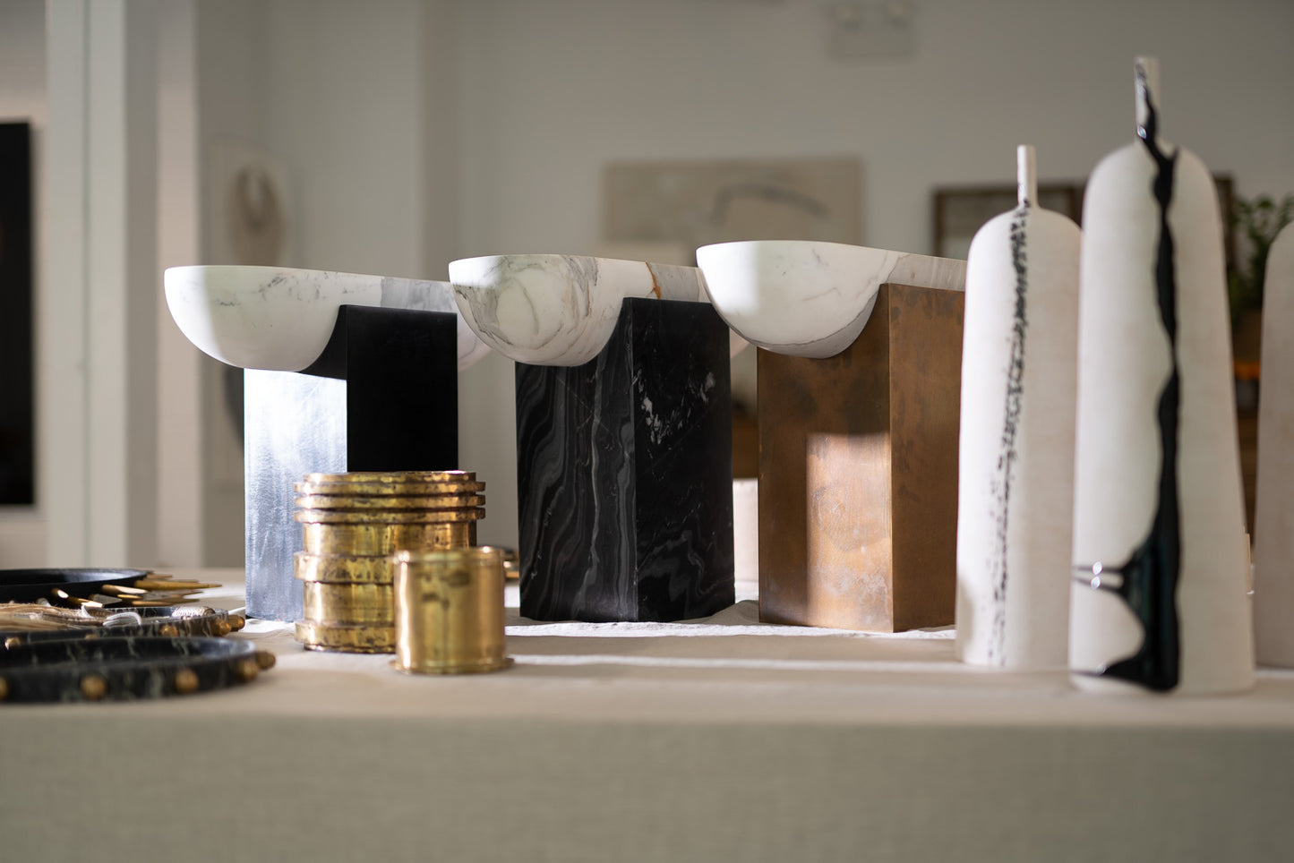 Pill Drink Table Marble / Steel