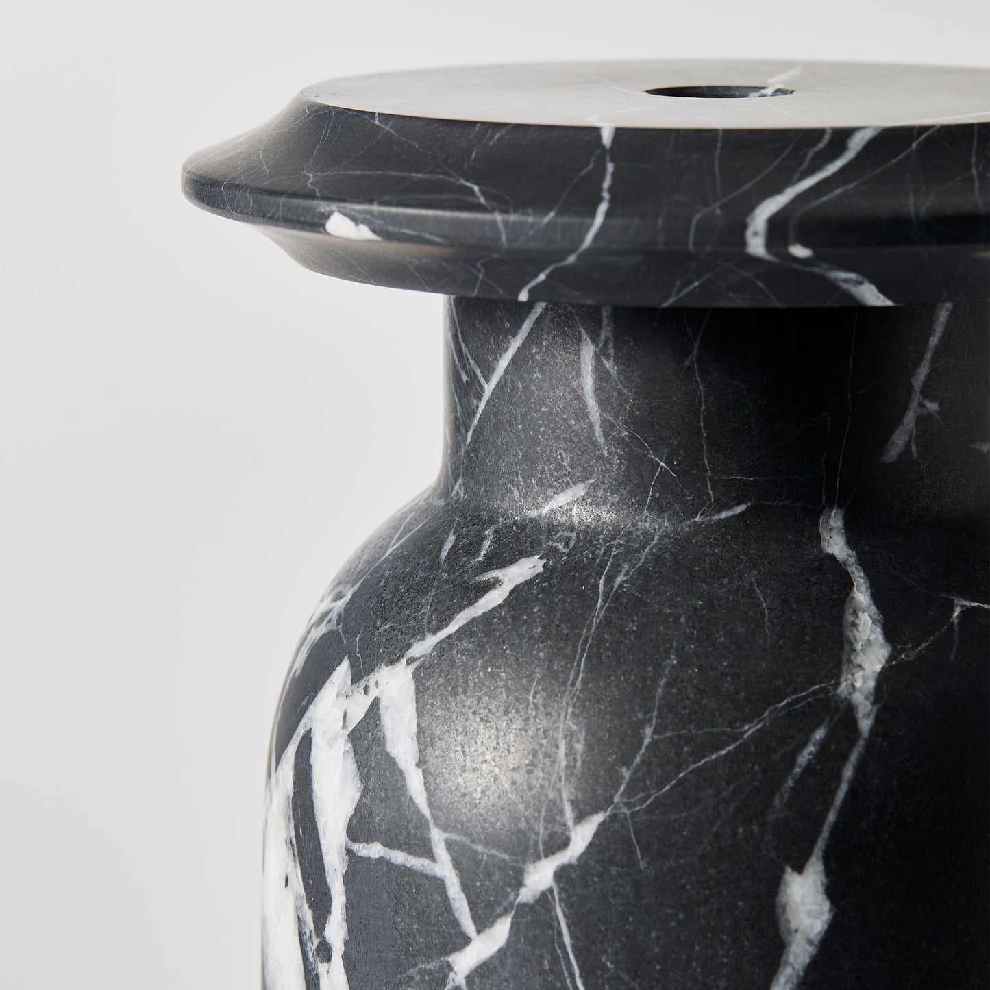 Vessel 17 Nero Antico