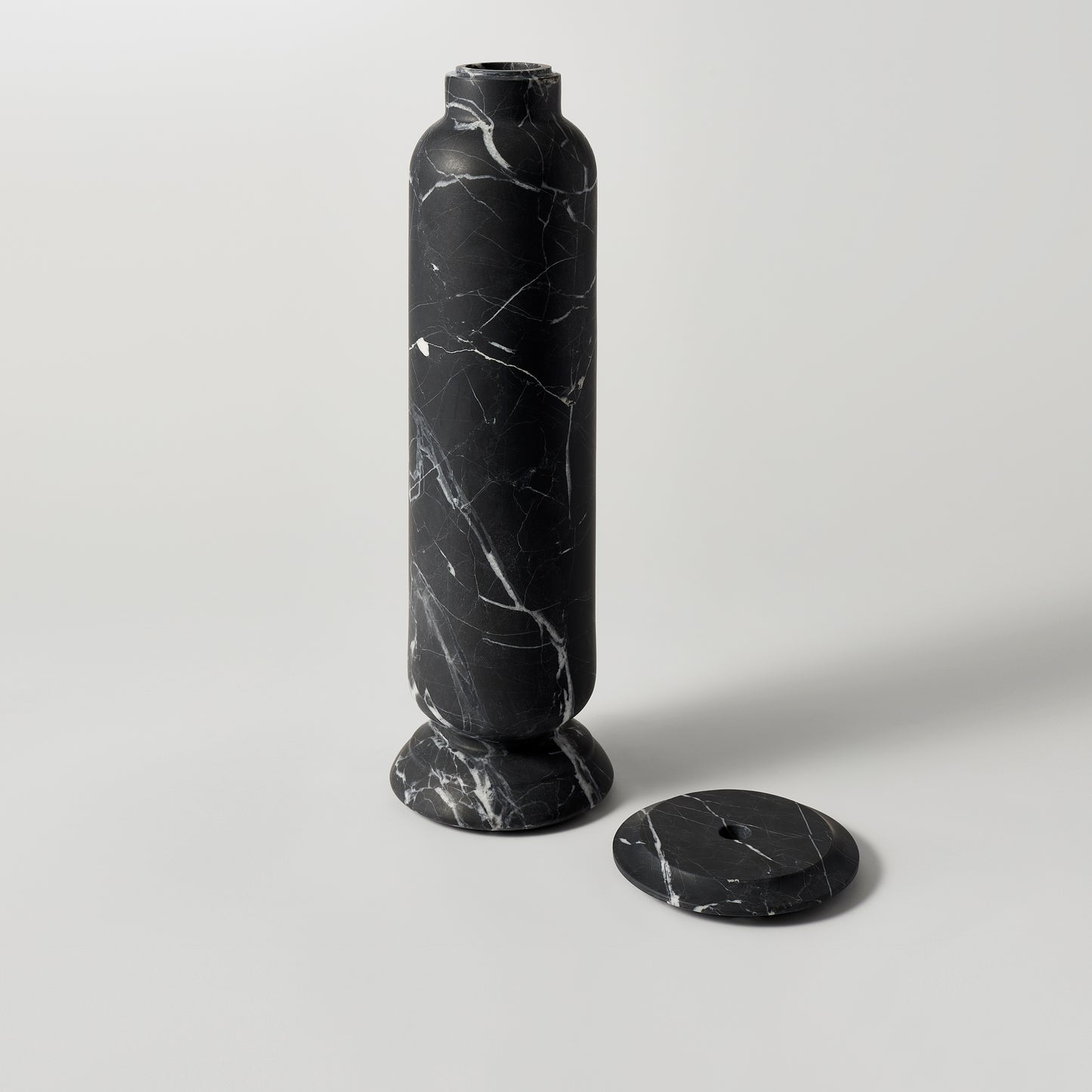 Vessel 17 Nero Antico